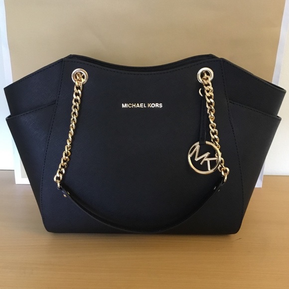 Michael Kors Handbags - 🌿Michael Kors Jet Set Travel Bag NWT.